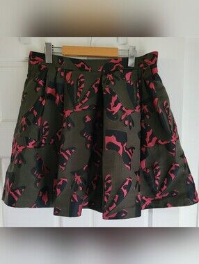 BANANA REPUBLIC Full Flare, Pleated Shorter Skirt in Olive Green with Pink Print